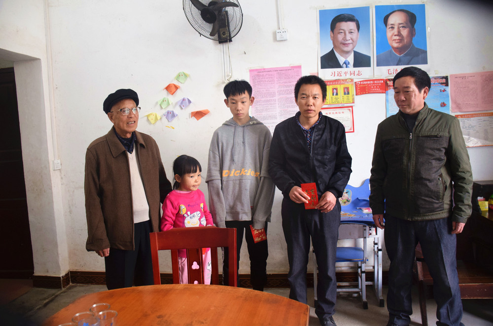 1. 上犹县钟守桄十佳五老.jpg